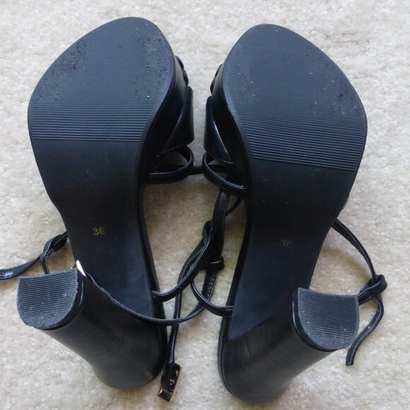 LE CHATEAU black strappy chunky platform heels - Picture 8 of 9